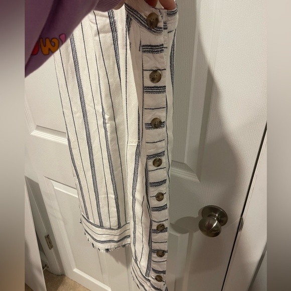 Akemi + Kin Anthropologie linen dress size 4 - buttons down side - with pockets - Picture 9 of 10